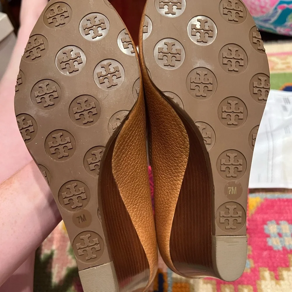 NWT Tory Burch Royal Tan Wedge Size 7